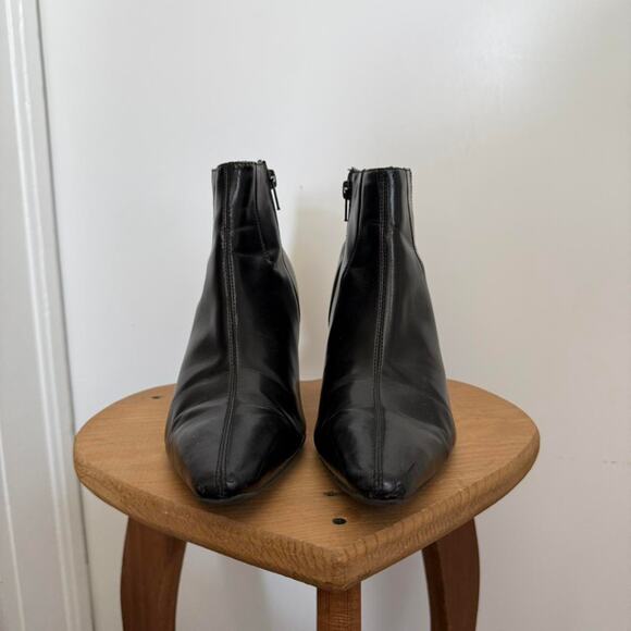 Vintage black leather pointed toe ankle boots - Size 9 - Picture 4 of 7